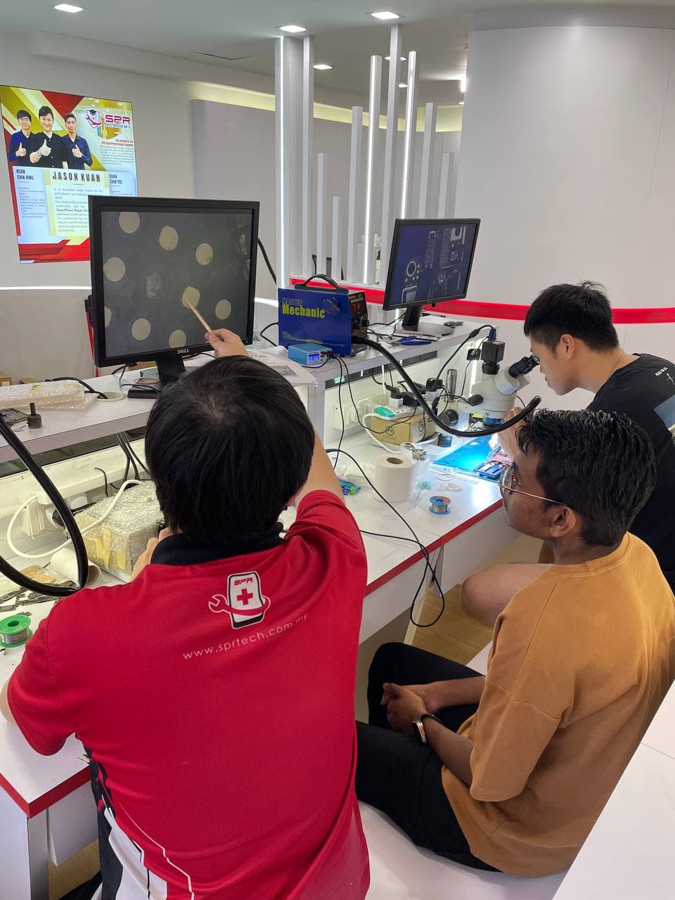Group practice session at the microscope stations